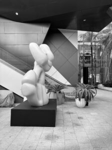 Air Freight for Large-Scale Sculptures